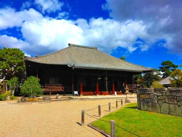 叡尊上人によって、密・律研修の根本道場という中世寺院として再生。現在は、「真言律宗」の総本山